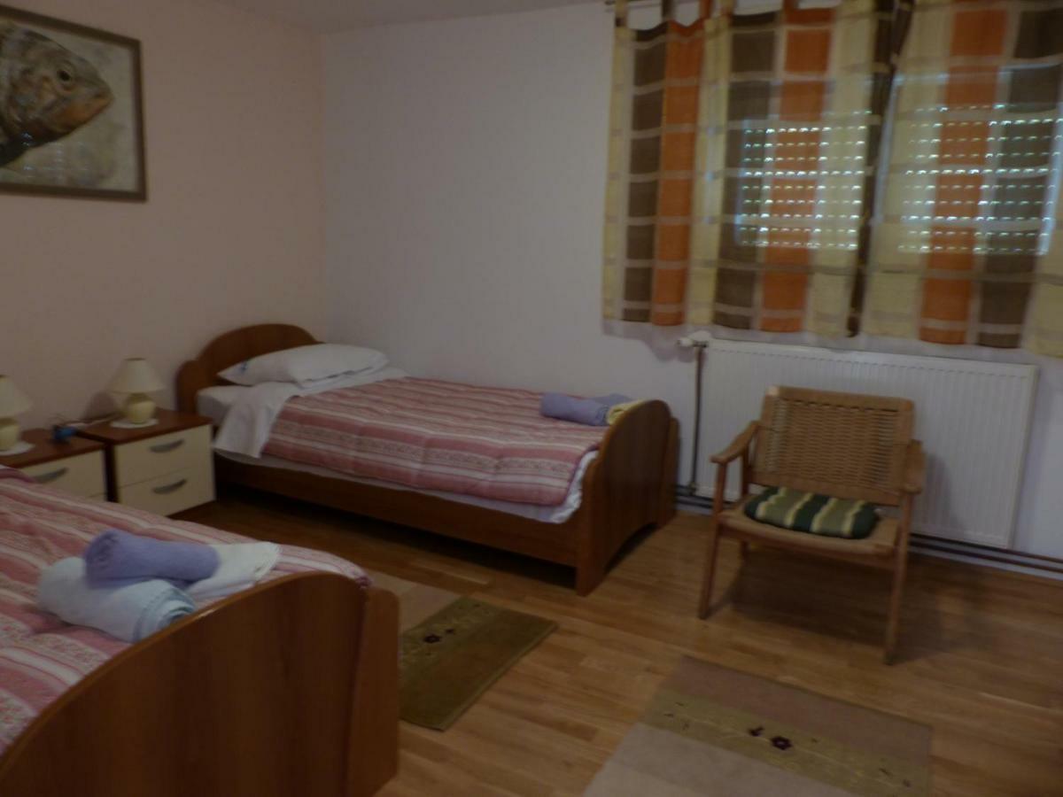 Apartment Ana Krnica Luaran gambar
