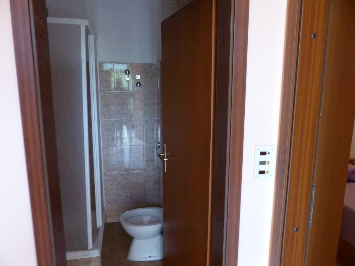 Apartment Ana Krnica Luaran gambar