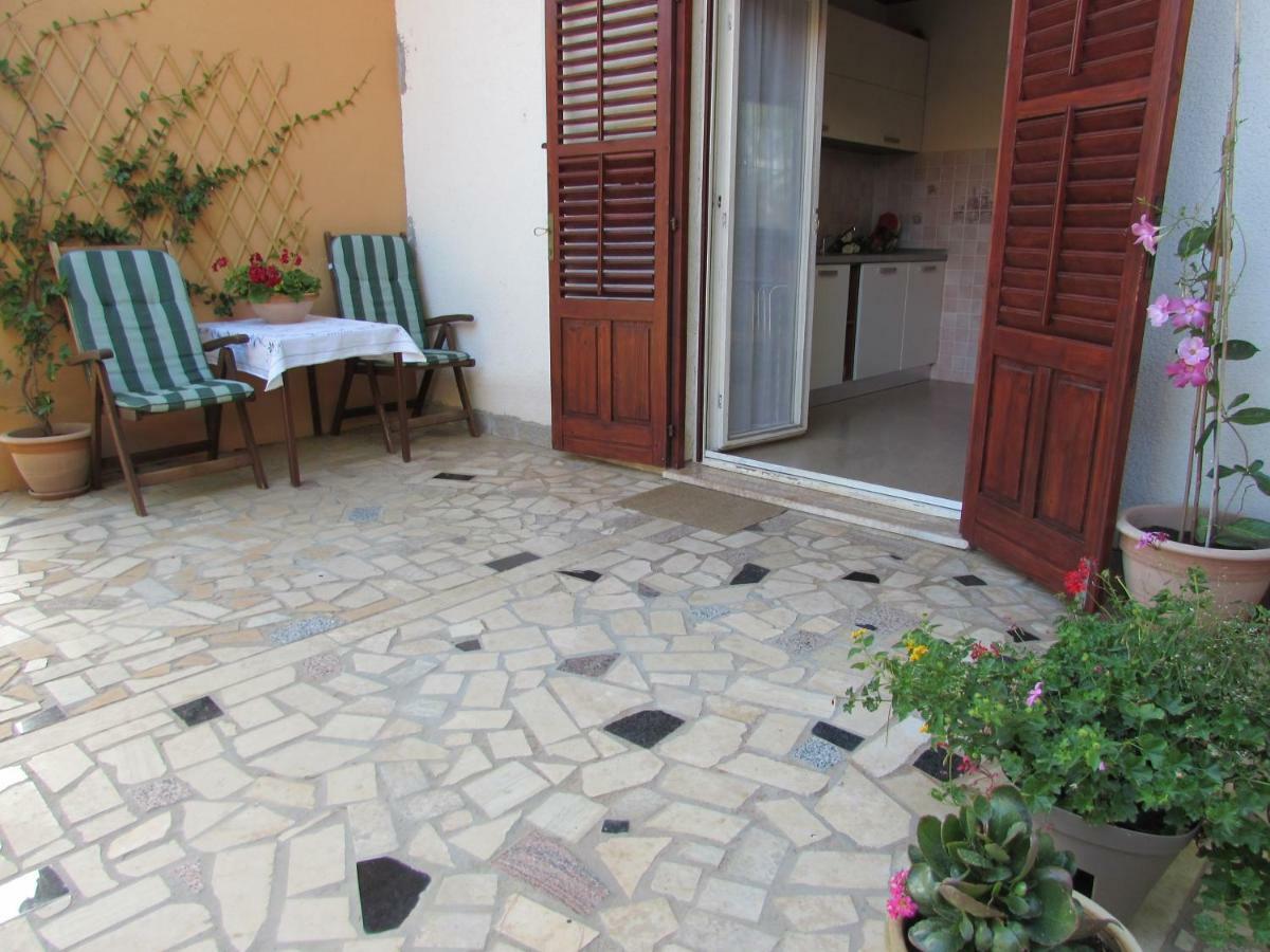 Apartment Ana Krnica Luaran gambar