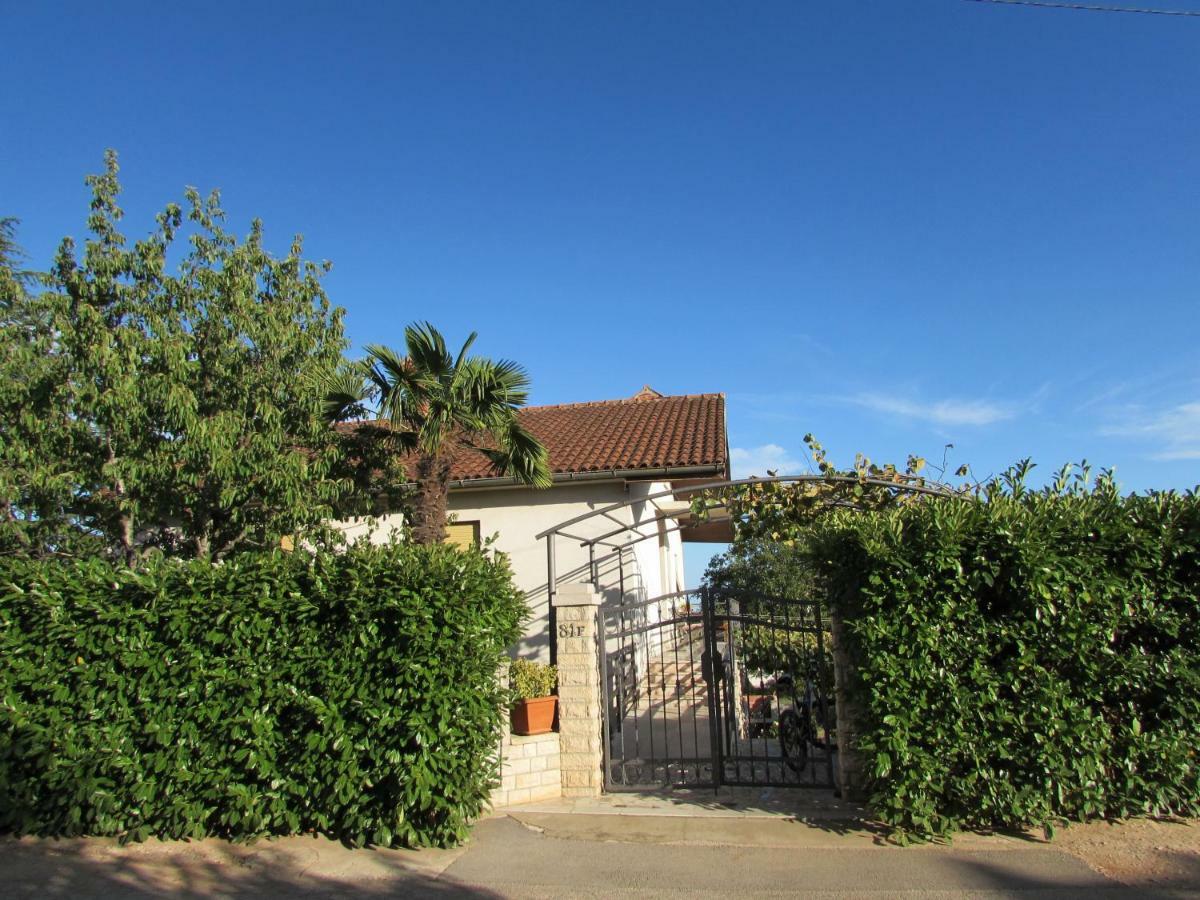 Apartment Ana Krnica Luaran gambar