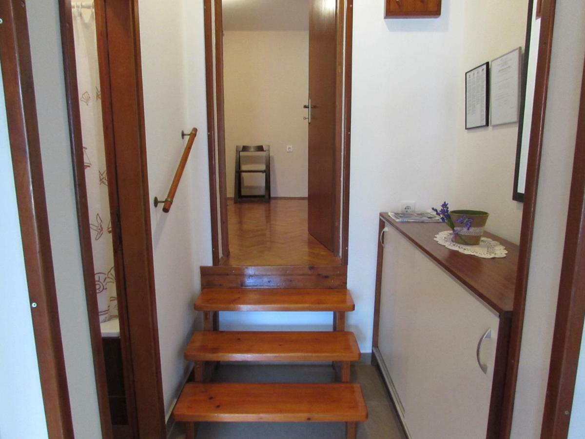 Apartment Ana Krnica Luaran gambar