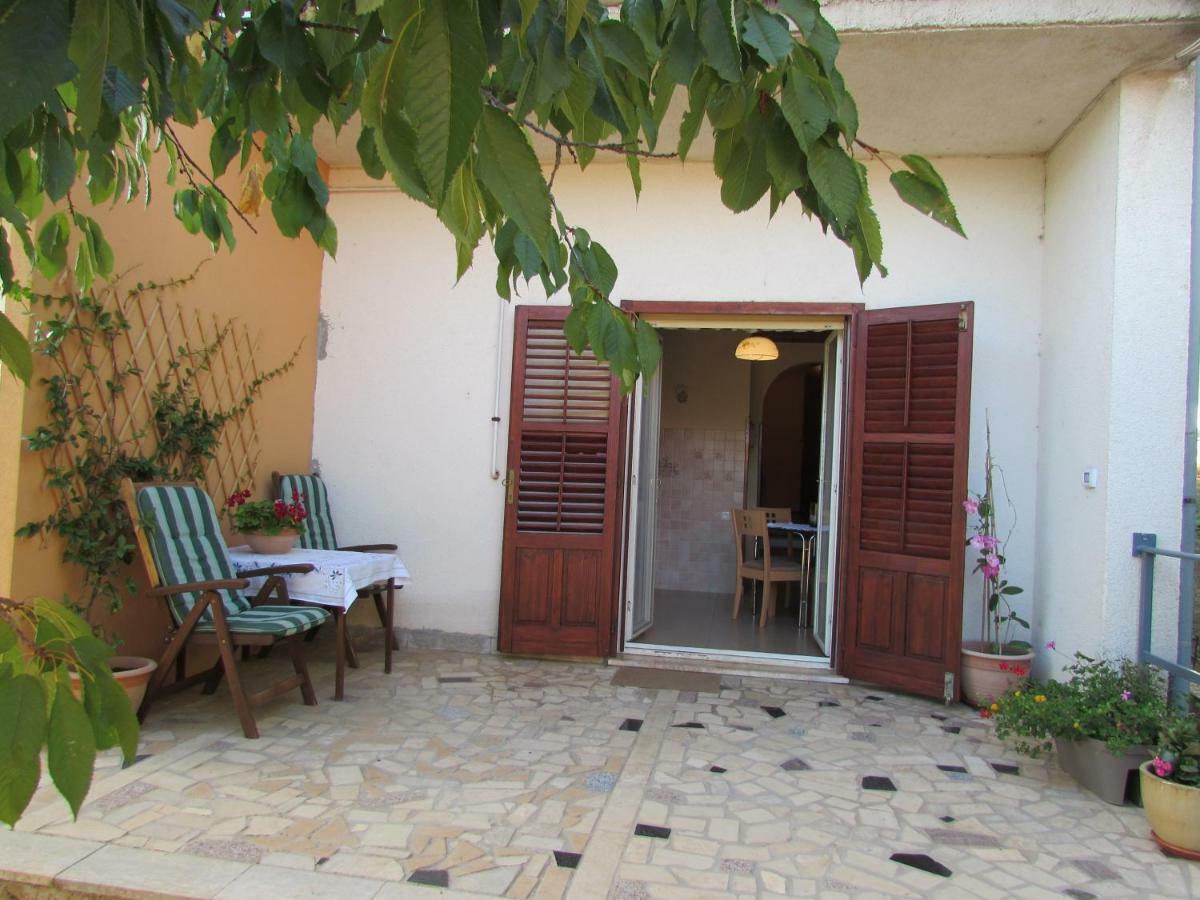 Apartment Ana Krnica Luaran gambar